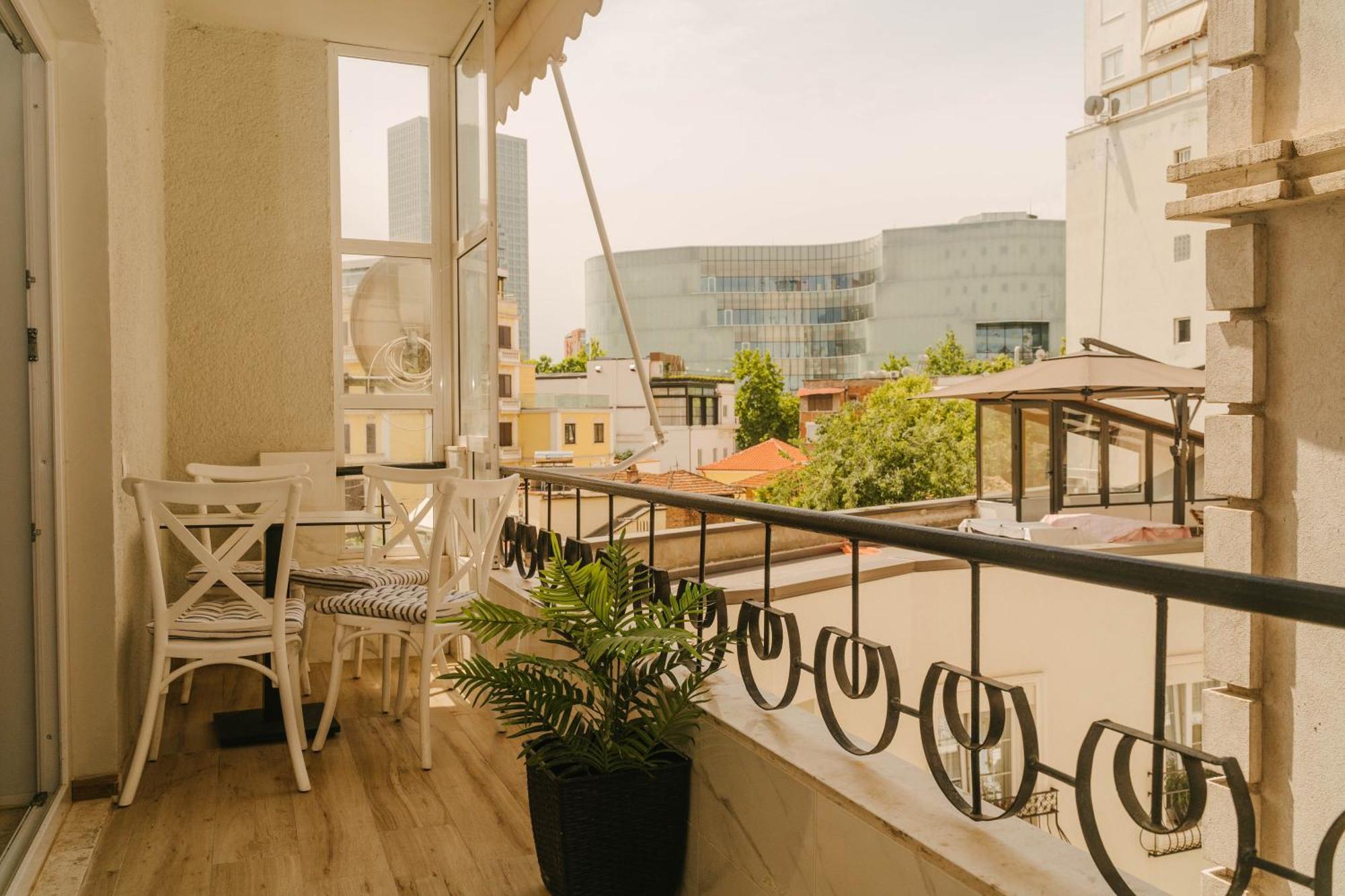 Studio Flat In Heart Of Tirana Eksteriør billede